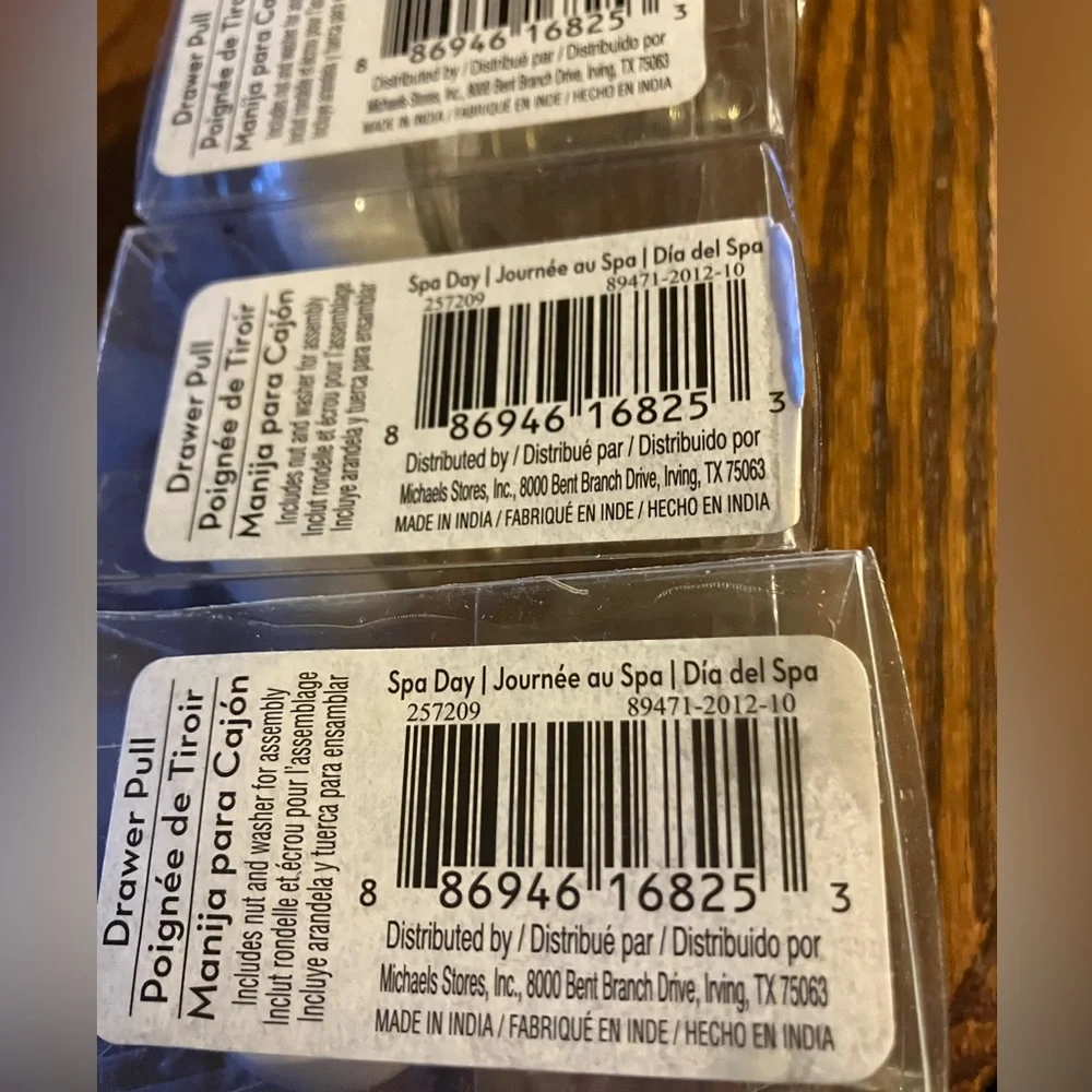 Set of 4 White Ceramic Drawer Knobs never used, still unopened.